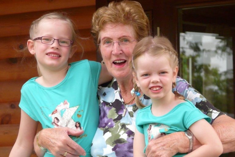 tante Nel met kleindochters